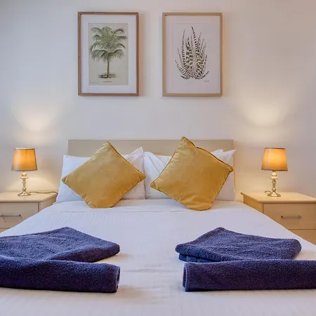 公寓 Bright & Airy 3 Bedroom With Balcony Lagi1-1 *