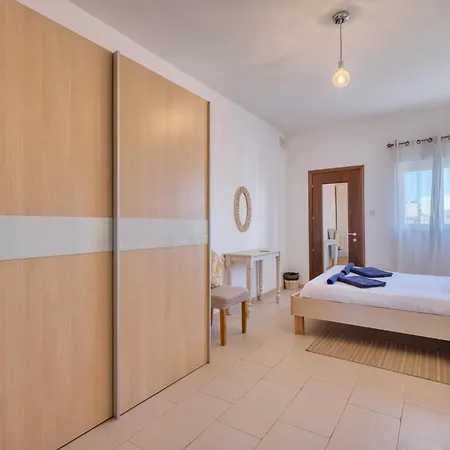 Bright & Airy 3 Bedroom With Balcony Lagi1-1 Hal Ghaxiak