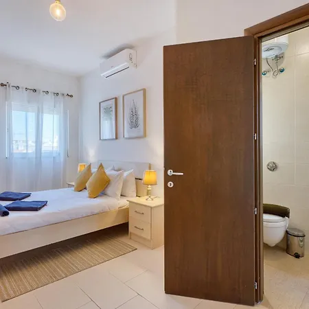 Bright & Airy 3 Bedroom With Balcony Lagi1-1 公寓 *